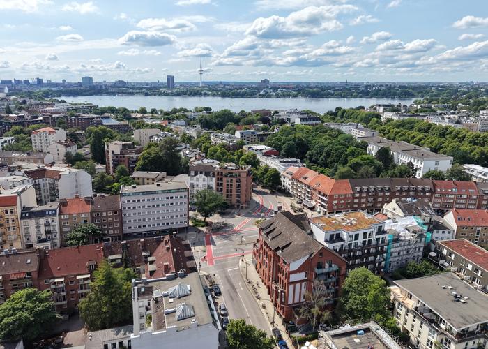 Licht. Lage. Balkon. Saniertes Altbaujuwel, 100 Meter zur Alster.
